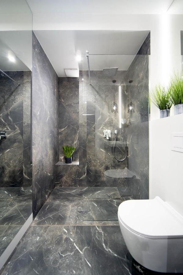Jacuzzi Apartment Main Square Краков Экстерьер фото